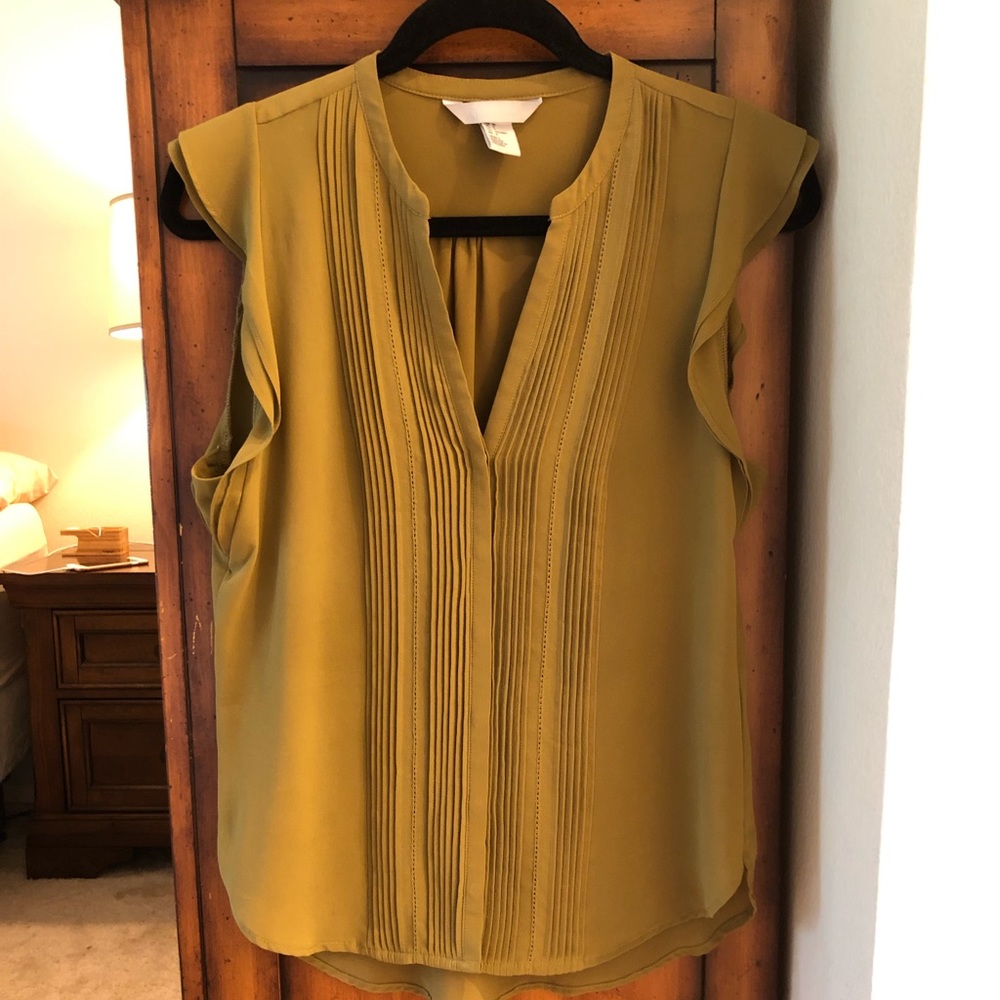 H&M Conscious Top Size 8. Beautiful Olive Green